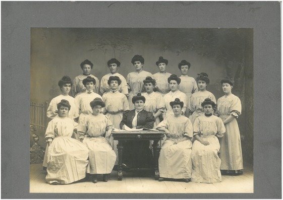  promotion 1907-1909 des élèves sages-femmes de l'hôpital de grenoble